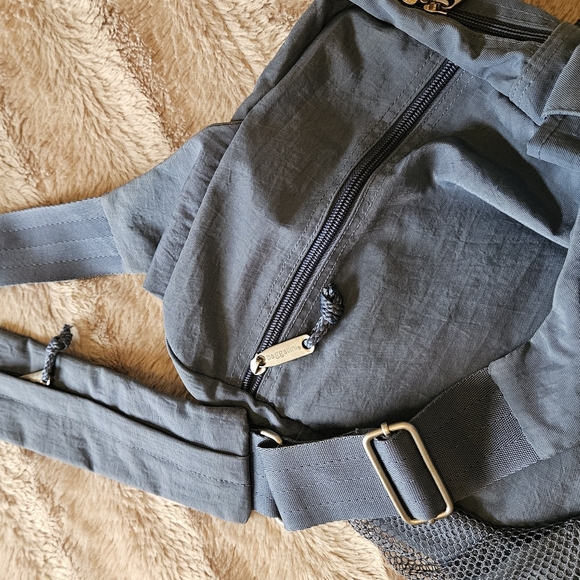 Baggallini bag in blue, almost new - Picture 3 of 5